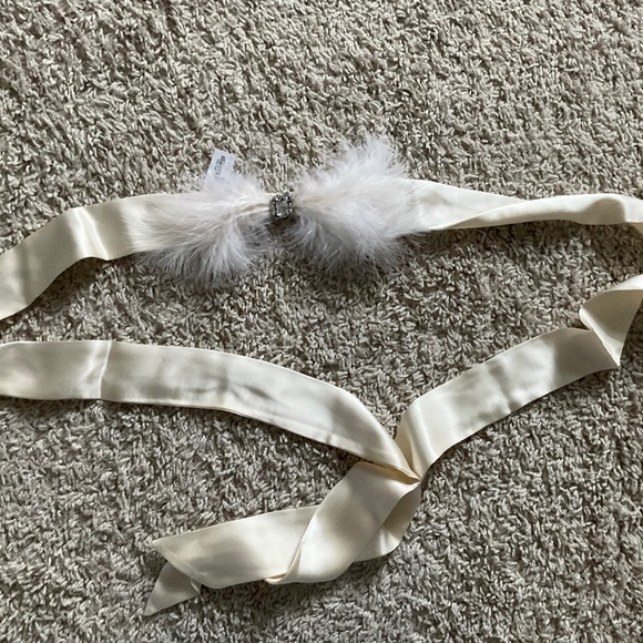 J.CREW COLLECTION SILK WEDDING SASH WITH FEATHER BOW. COLOR: IVORY. - Picture 2 of 6